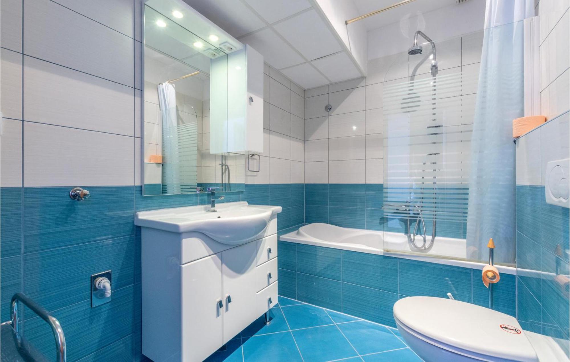 1 Bedroom Gorgeous Apartment In Jesenice 外观 照片