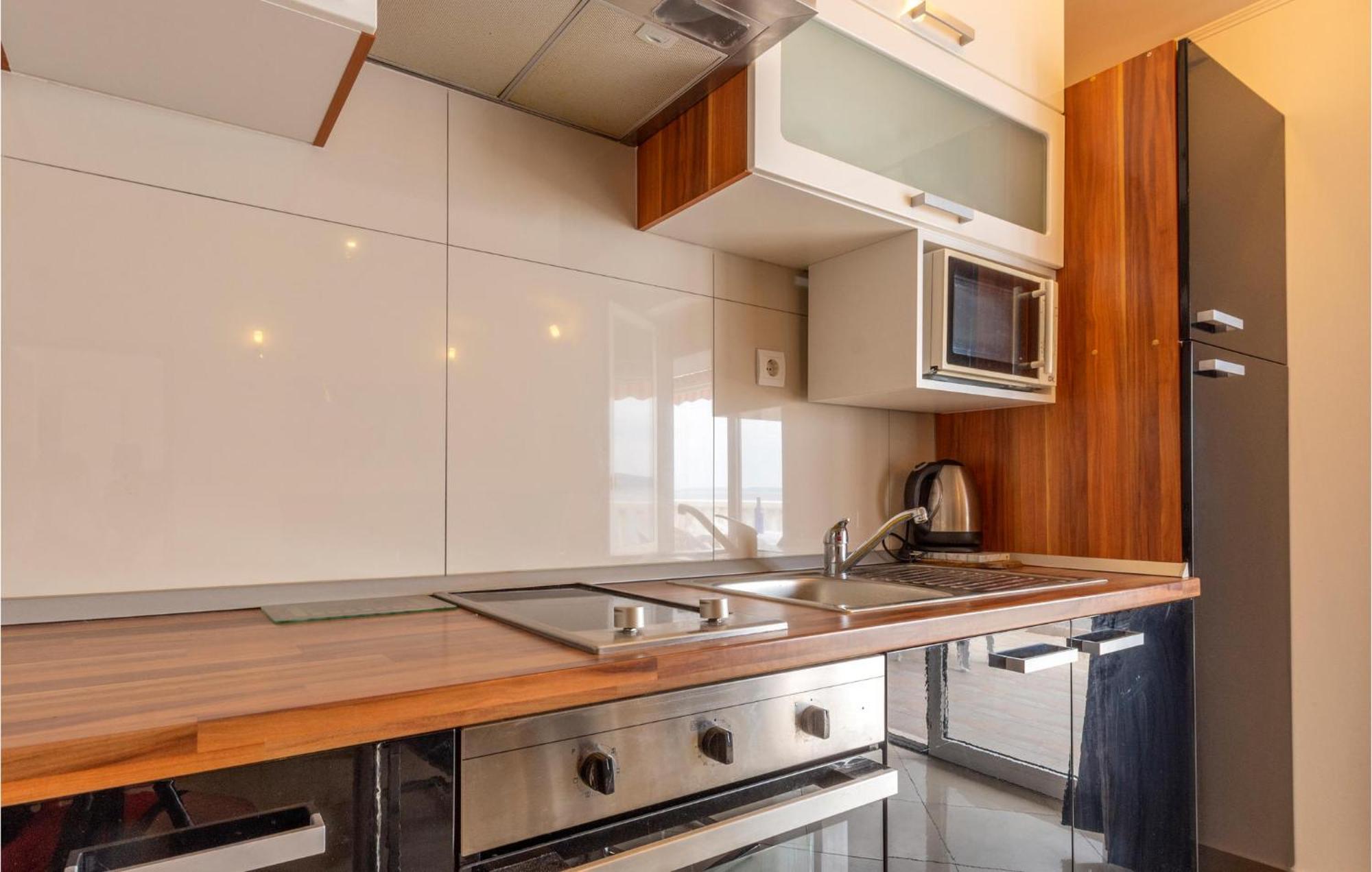 1 Bedroom Gorgeous Apartment In Jesenice 外观 照片
