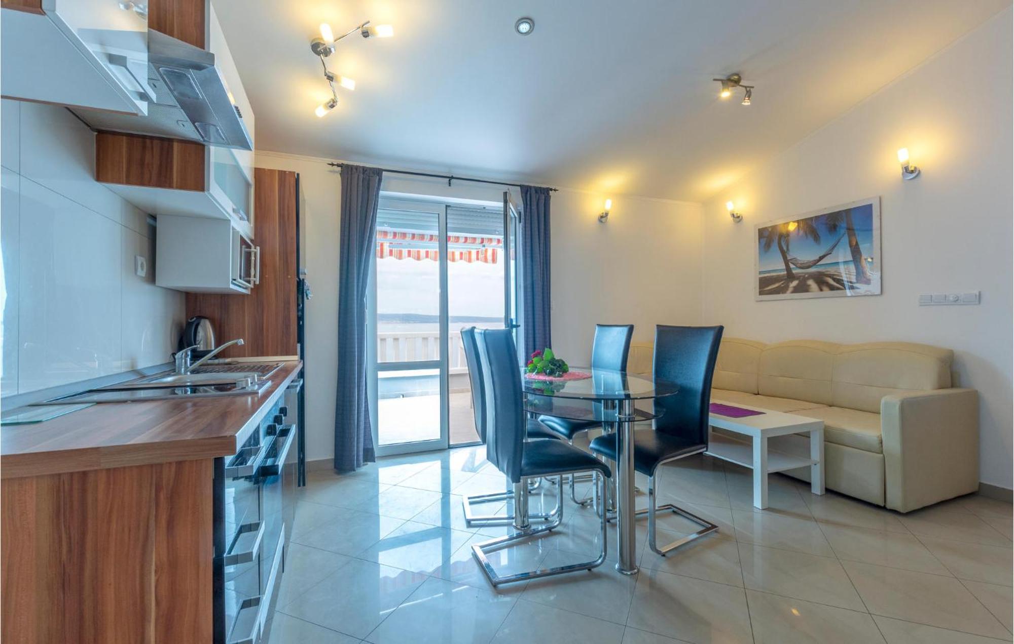 1 Bedroom Gorgeous Apartment In Jesenice 外观 照片