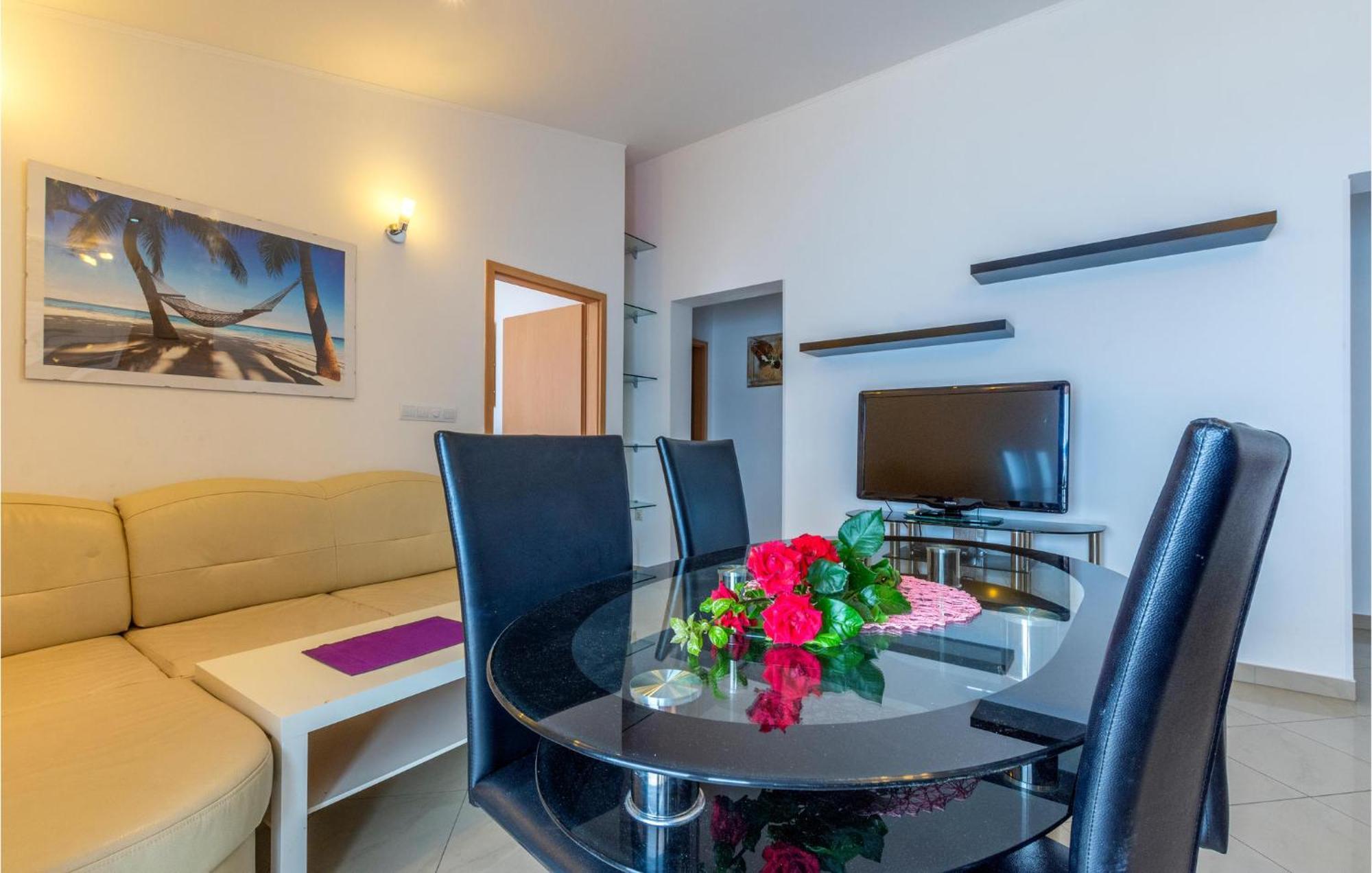 1 Bedroom Gorgeous Apartment In Jesenice 外观 照片